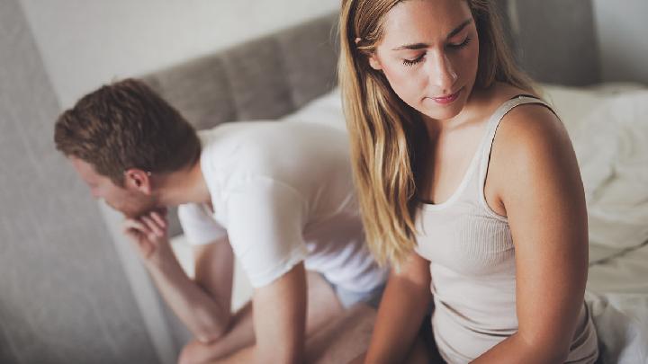 性爱时怎么脱下衣服呢?性爱时为女性脱衣的技巧